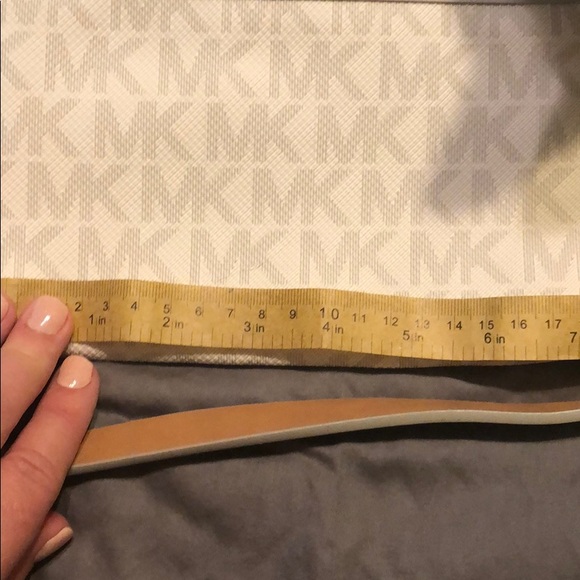 Michael Kors Belt bag (24" belt) - Picture 2 of 4